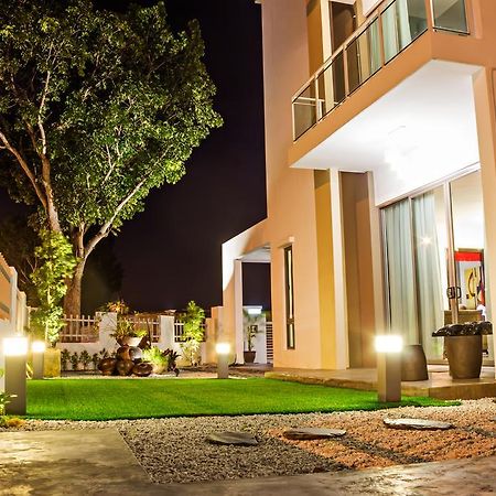 R Residence Jelutong Bagian luar foto