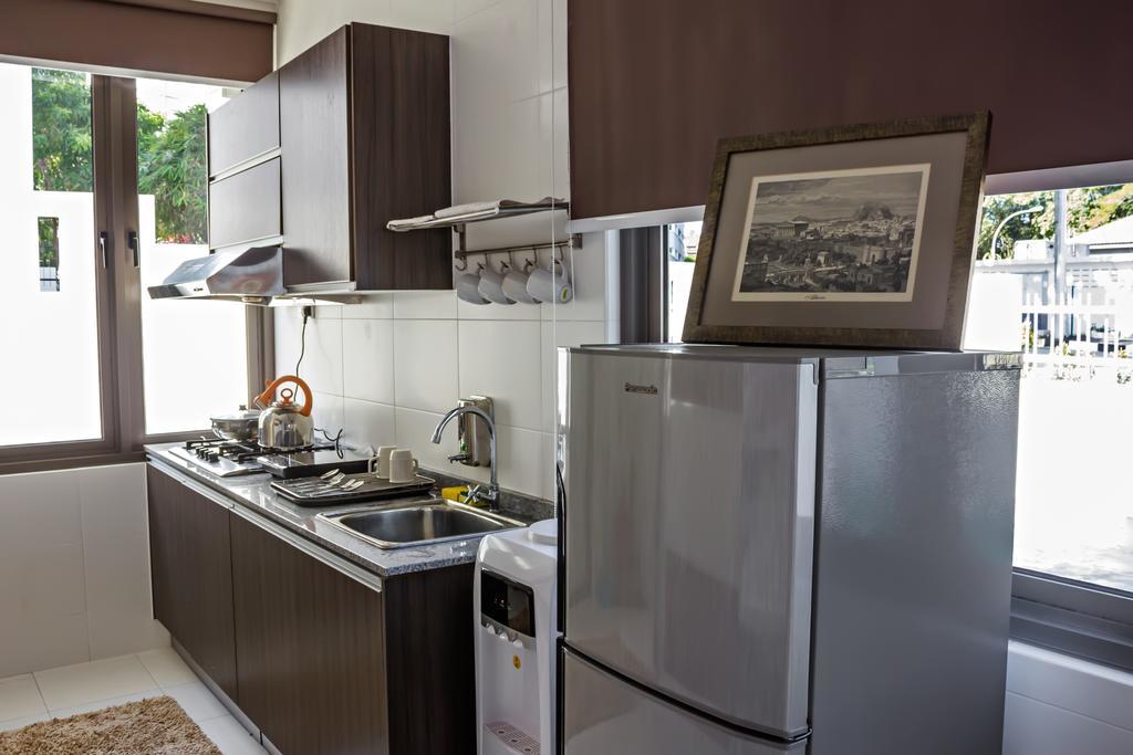 R Residence Jelutong Bagian luar foto