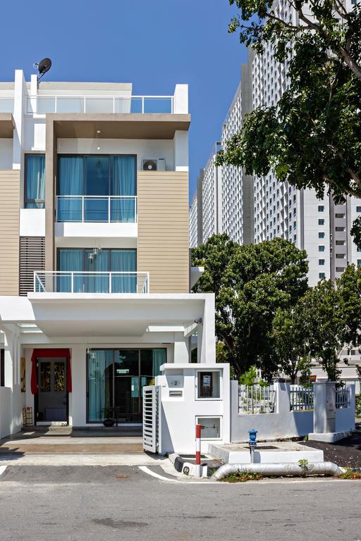 R Residence Jelutong Bagian luar foto
