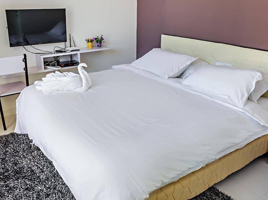 R Residence Jelutong Bagian luar foto
